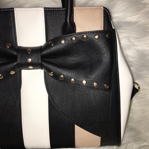 ❤️ SOLD !!!! ❤️  Betsey Johnson Bow - Picture 8 of 8
